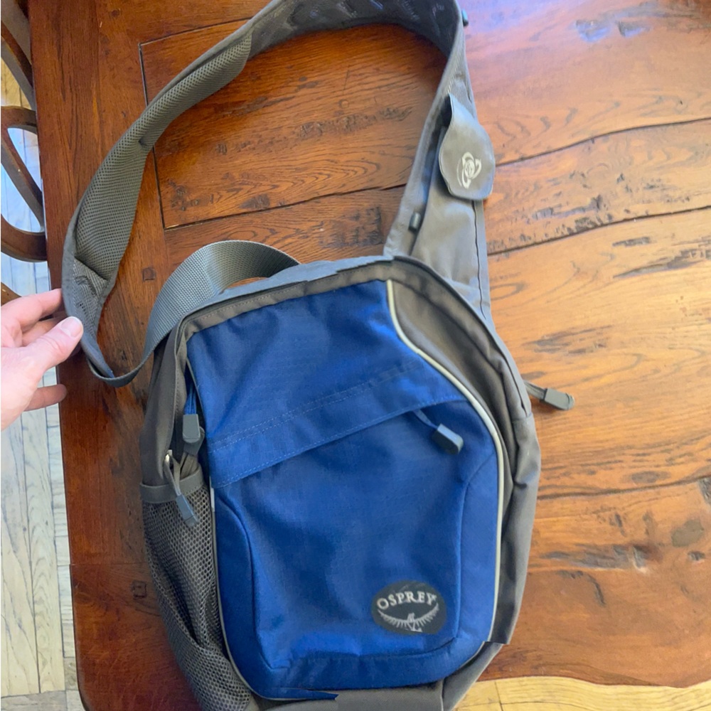 Osprey cross body bag. Used lightly in one trip